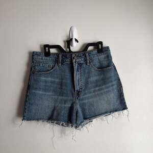 Lucky Brand High Rise Mom Denim Cut-Off Shorts Size 10/30